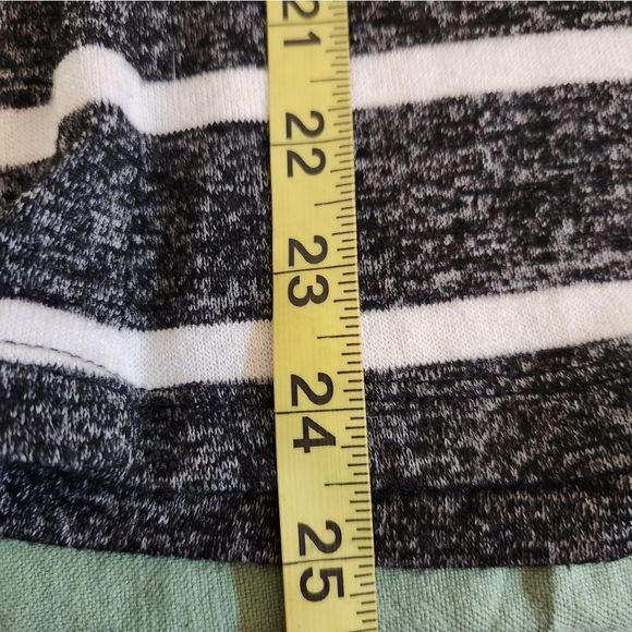 Charming Charlie Shirt Womens Hooded Gray White Striped Size Medium - Picture 13 of 13